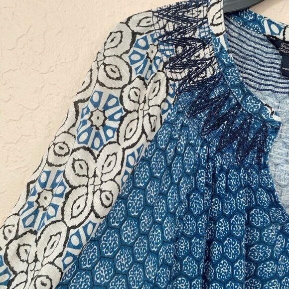 Lucky Brand Top Womens Plus 1X Blue Embroidered V-Neck 3/4 Sleeve Artsy Boho - Picture 5 of 9
